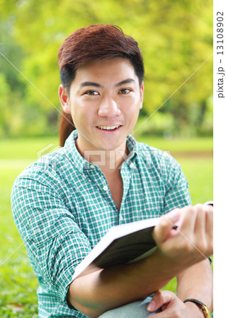 Young, student, lifestyle, eduaction, casual, handsome, man, youth, outdoor, studying, information 13108902