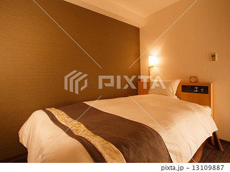 ホテルのベット 13109887