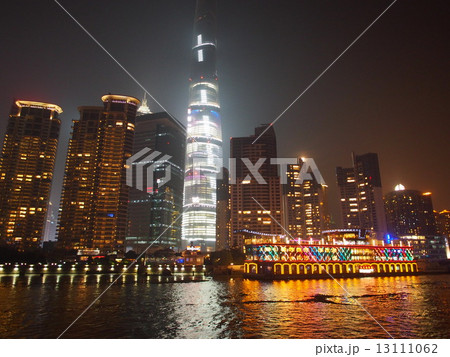 上海　夜景　ライトアップ 13111062