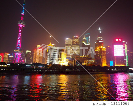 上海　夜景　黄浦江　ライトアップ 13111065