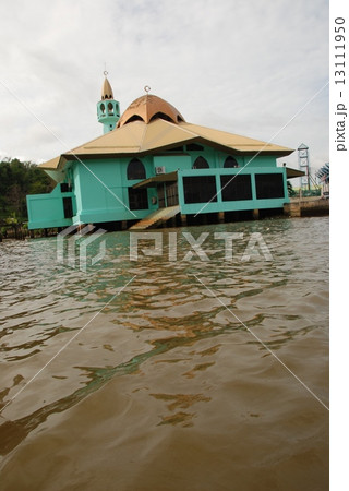 ブルネイ川･水上集落(カンポン･アイール)（バンダルスリブガワン／ブルネイ） 13111950