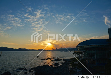 韓国釜山・ヌリマルAPECハウスからみた広安大橋と夕日 韓国釜山・ヌリマルAPECハウスからみた広安大橋と夕日 13116022