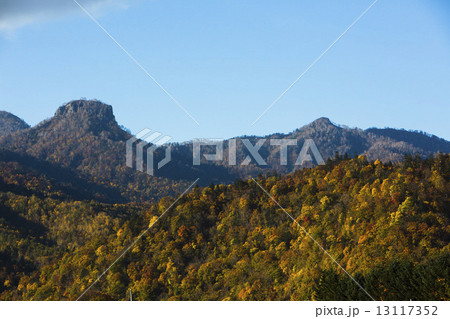 秋の山並 13117352