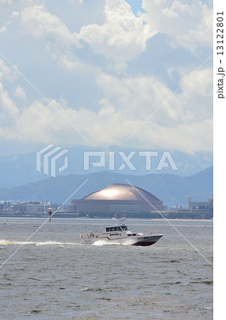 博多湾上から眺めた「福岡ドーム」（福岡県福岡市） 13122801