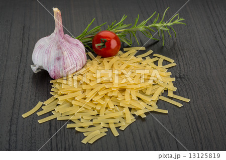 Raw macaroni Raw macaroni 13125819