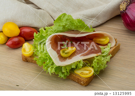 Sandwich with hamon 13125995