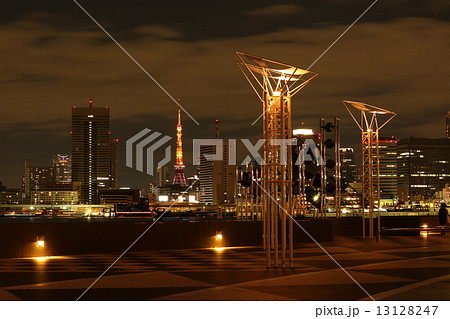 晴海客船ターミナルから望む東京タワー 13128247