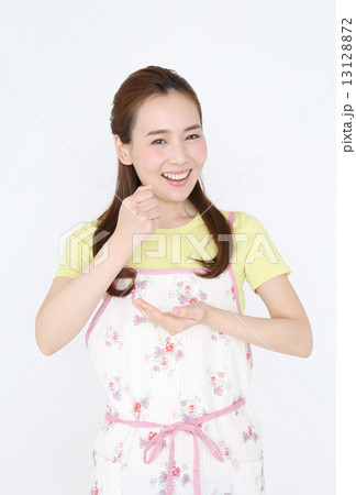 ガッテンをする主婦 13128872