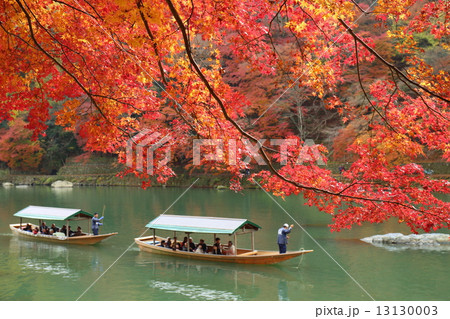 京都 秋の嵐山 紅葉と屋形船 京都 秋の嵐山 紅葉と屋形船 13130003