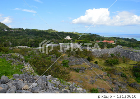 今帰仁城･主郭外側の石垣（沖縄県国頭郡今帰仁村） 13130610