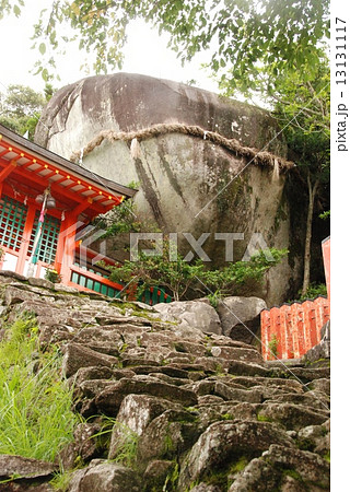 神倉山 山頂の「ゴトビキ岩」（神倉神社／和歌山県新宮市神倉） 13131117
