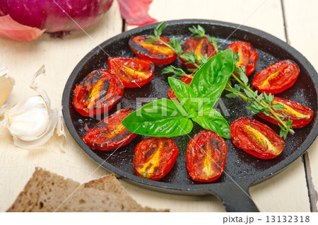 baked cherry tomatoes with basil and thyme baked cherry tomatoes with basil and thyme 13132318