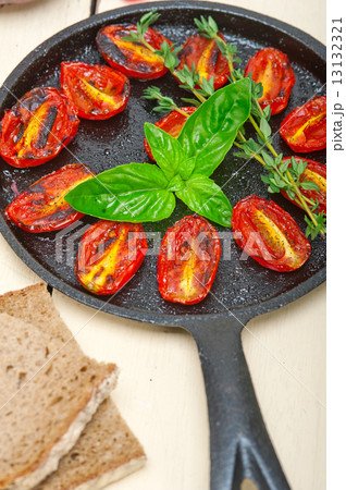 baked cherry tomatoes with basil and thyme 13132321
