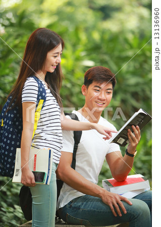Young, student, lifestyle, education, casual, young couple, youth, pretty, handsome, outdoor, campus Young, student, lifestyle, education, casual, young couple, youth, pretty, handsome, outdoor, campus 13136960