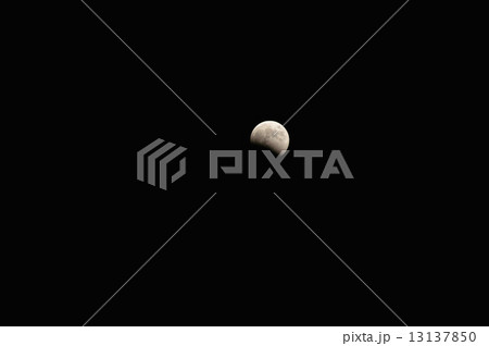 皆既月食〜欠け始め（埼玉県朝霞市／2014年10月8日。19:55頃撮影） 13137850