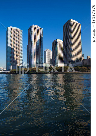臨海エリアの高層マンション 13137876