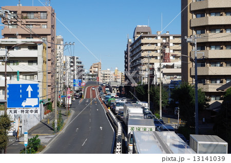 渋滞する環七通りの写真素材