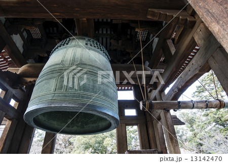 梵鐘　釣り鐘堂   除夜の鐘　奈良　イメージ素材 13142470