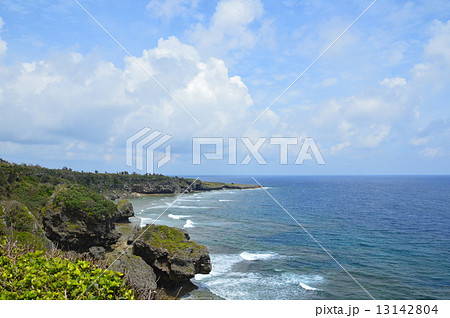喜屋武岬から荒崎を望む（沖縄県糸満市） 13142804