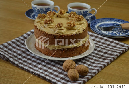コーヒークリームアンドウォールナットケーキ 13142953