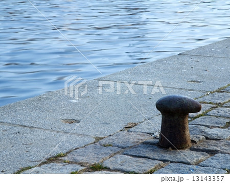 River bank and its mooring point 13143357