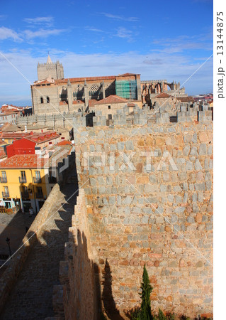 アビラの城壁から見た旧市街とカテドラル 13144875