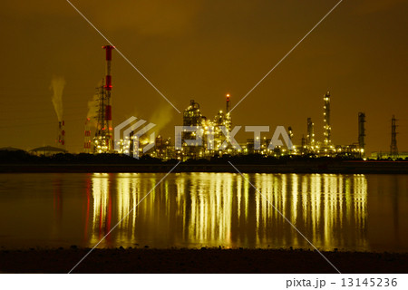 夜の工場 13145236