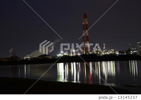 夜の工場 13145237