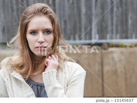 外国人女性ポートレート 13145637
