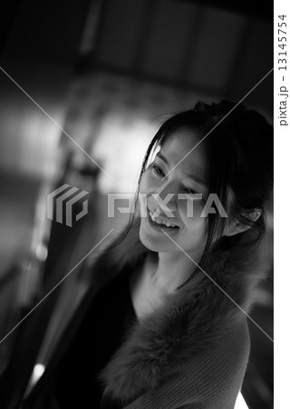 女性ポートレート 13145754