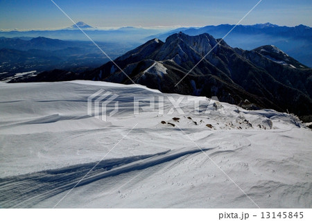 八ヶ岳連峰・阿弥陀岳山頂から権現岳と富士山・南アルプスの展望 八ヶ岳連峰・阿弥陀岳山頂から権現岳と富士山・南アルプスの展望 13145845