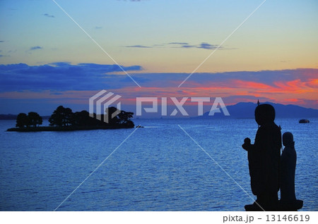 宍道湖の夕焼け　袖師地蔵　嫁ヶ島 13146619