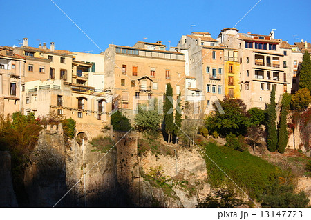 断崖の上に建つクエンカの旧市街 断崖の上に建つクエンカの旧市街 13147723