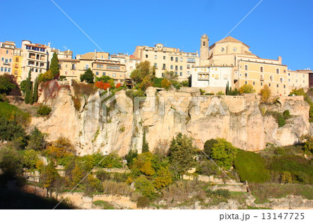 断崖の上に建つクエンカの旧市街 断崖の上に建つクエンカの旧市街 13147725