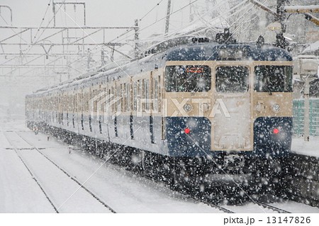 吹雪の中を行く中央本線115系豊田車 吹雪の中を行く中央本線115系豊田車 13147826