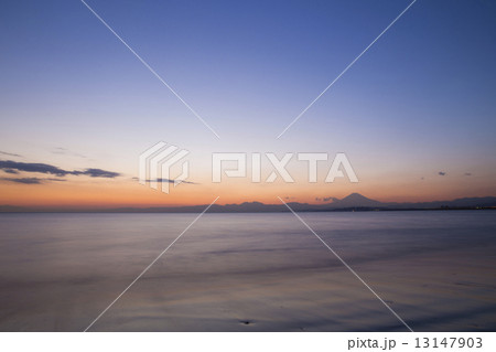 鵠沼海岸と富士山 鵠沼海岸と富士山 13147903
