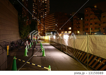 夜の道路工事の写真素材