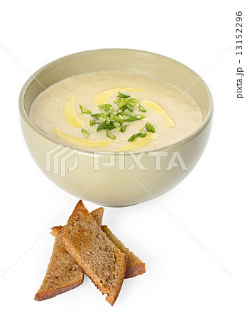 Vichyssoise, traditional french soup Vichyssoise, traditional french soup 13152296