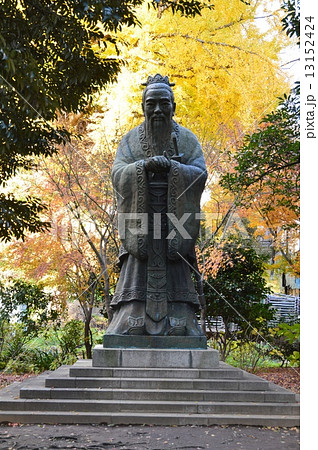 世界一高い「孔子の像」(湯島聖堂/東京都文京区湯島1丁目) 世界一高い「孔子の像」(湯島聖堂/東京都文京区湯島1丁目) 13152424