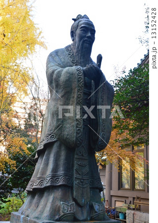 世界一高い「孔子の像」（湯島聖堂／東京都文京区湯島1丁目） 13152428