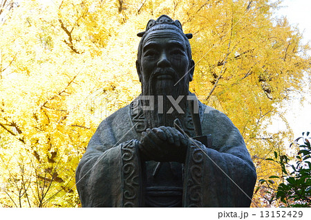 世界一高い「孔子の像」(湯島聖堂/東京都文京区湯島1丁目) 世界一高い「孔子の像」(湯島聖堂/東京都文京区湯島1丁目) 13152429
