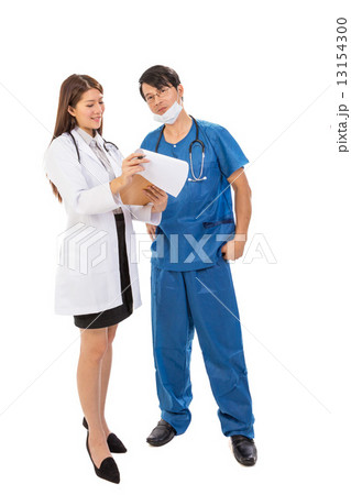 Medical staff talking  13154300