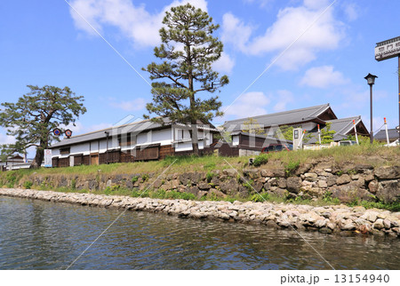 松江城、堀川遊覧船から見る惣門橋通りと松江歴史館 13154940