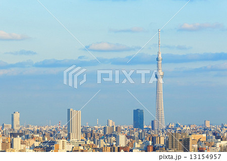 夕暮れの東京スカイツリーと都市風景 夕暮れの東京スカイツリーと都市風景 13154957