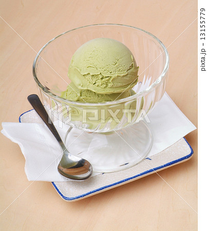 ice cream scoop. ice cream on the background. 13155779