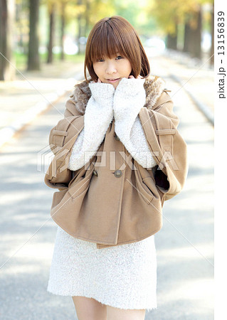 若い女性　ポートレート 13156839