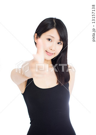 狙う女性 13157138