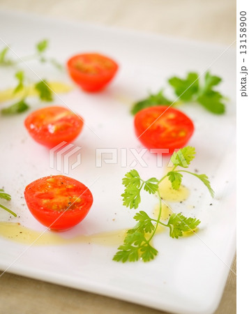 プチトマトのオリーブオイルかけ　（アップ） 13158900
