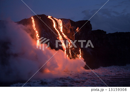 Flowing lava 13159308