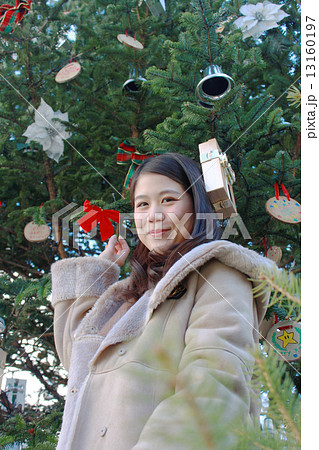 女性 クリスマスツリー 女性 クリスマスツリー 13160197